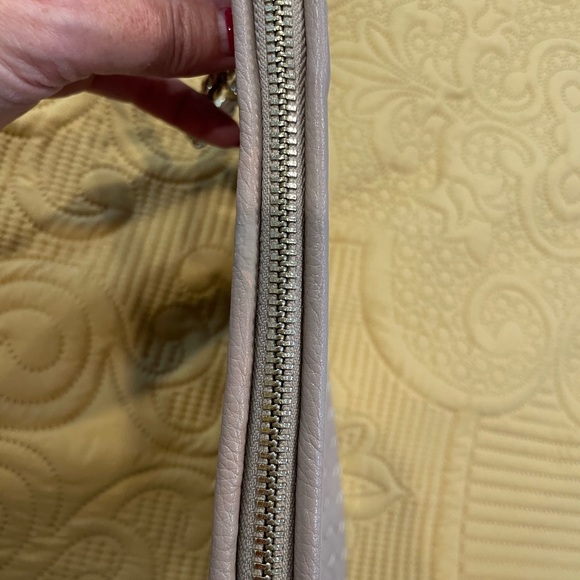 Nude colour, woven pattern, zippered clutch with wristlet. - Picture 4 of 4